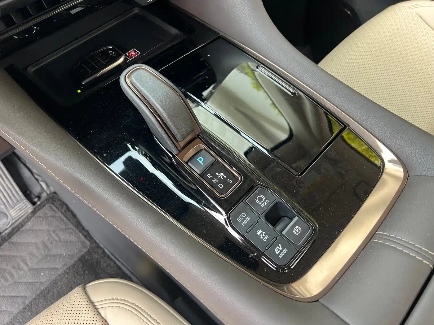 Toyota Alphard 2024 Hybrid 2.5L Ultimate Enjoyment Edition фото 6