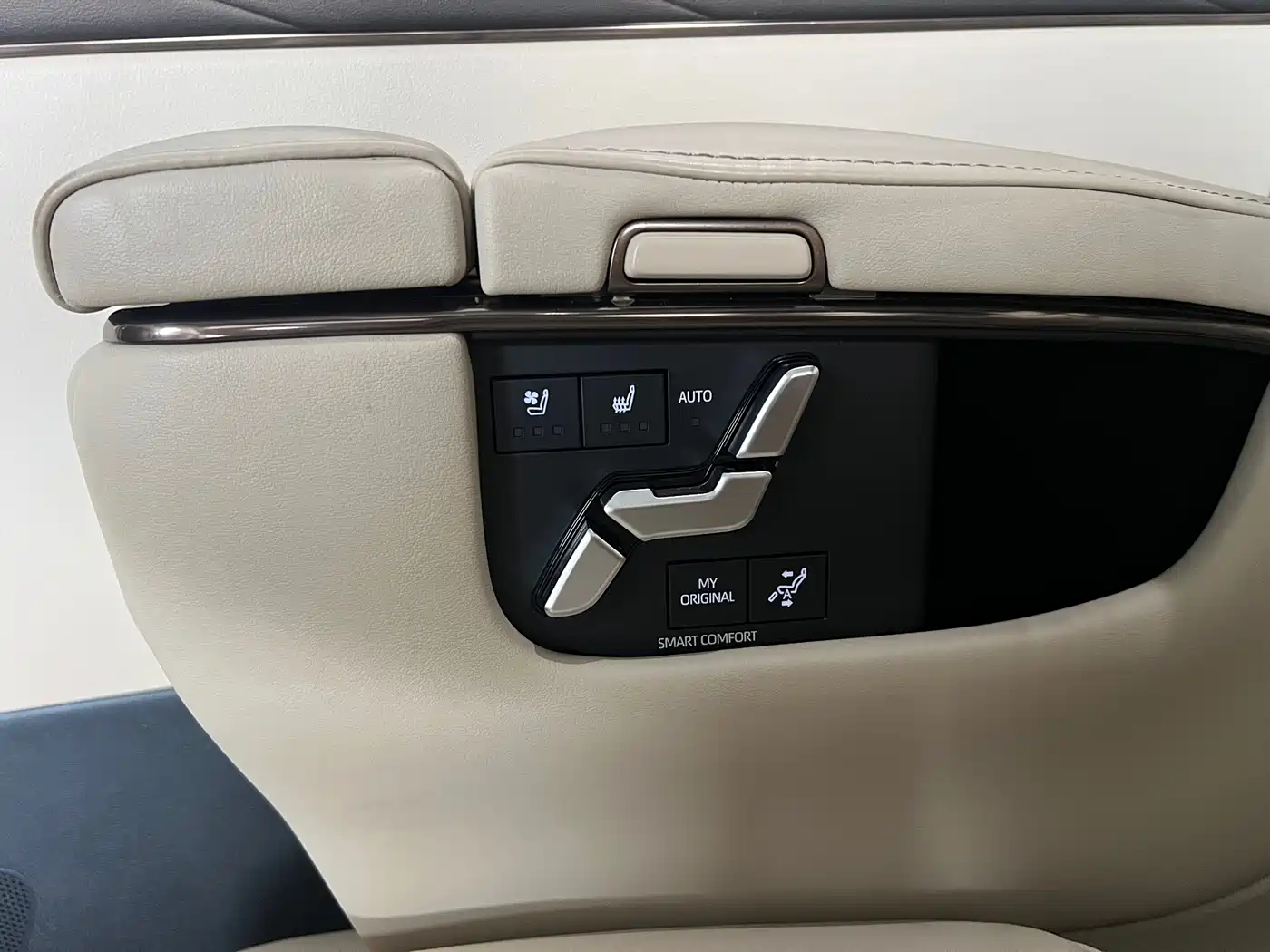 Toyota Alphard 2024 Hybrid 2.5L Ultimate Enjoyment Edition фото 11