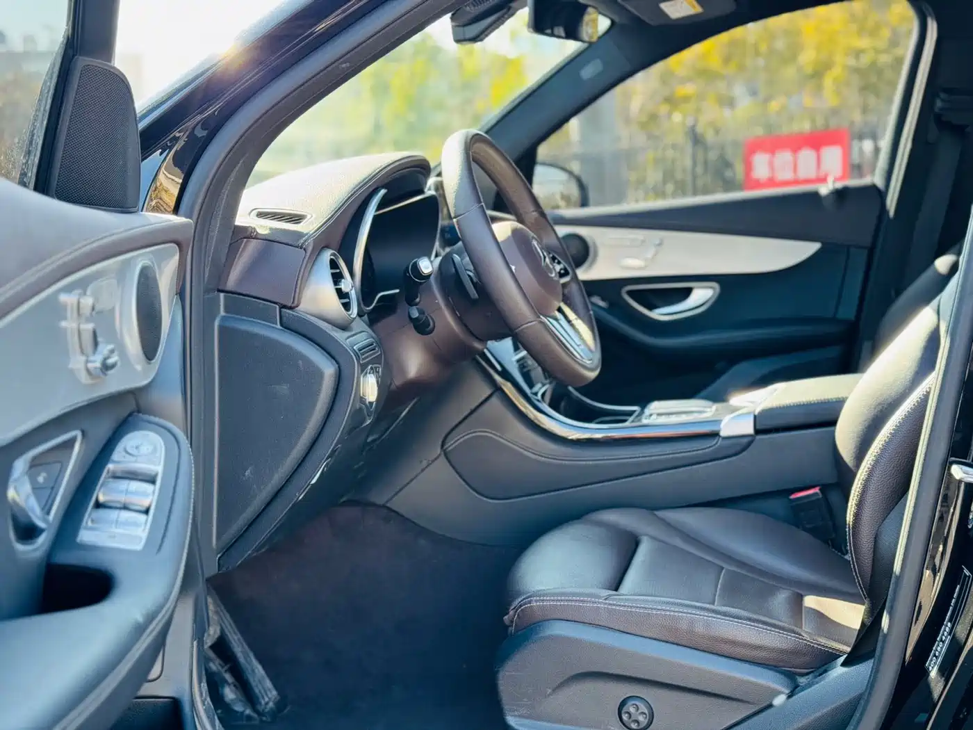 Mercedes-Benz GLC 2022 Model GLC 260 L 4MATIC Luxury Edition фото 4