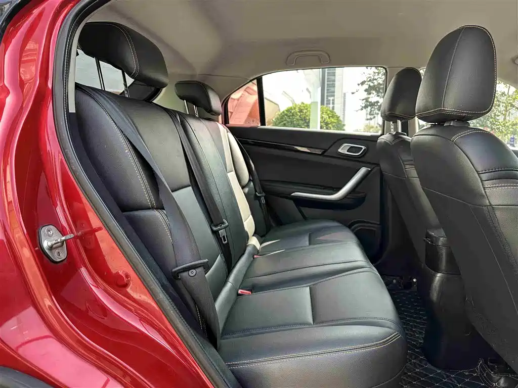 Dongfeng Aeolus Dongfeng Fengshen AX4 2018 2017 1.6L DCT Trendy