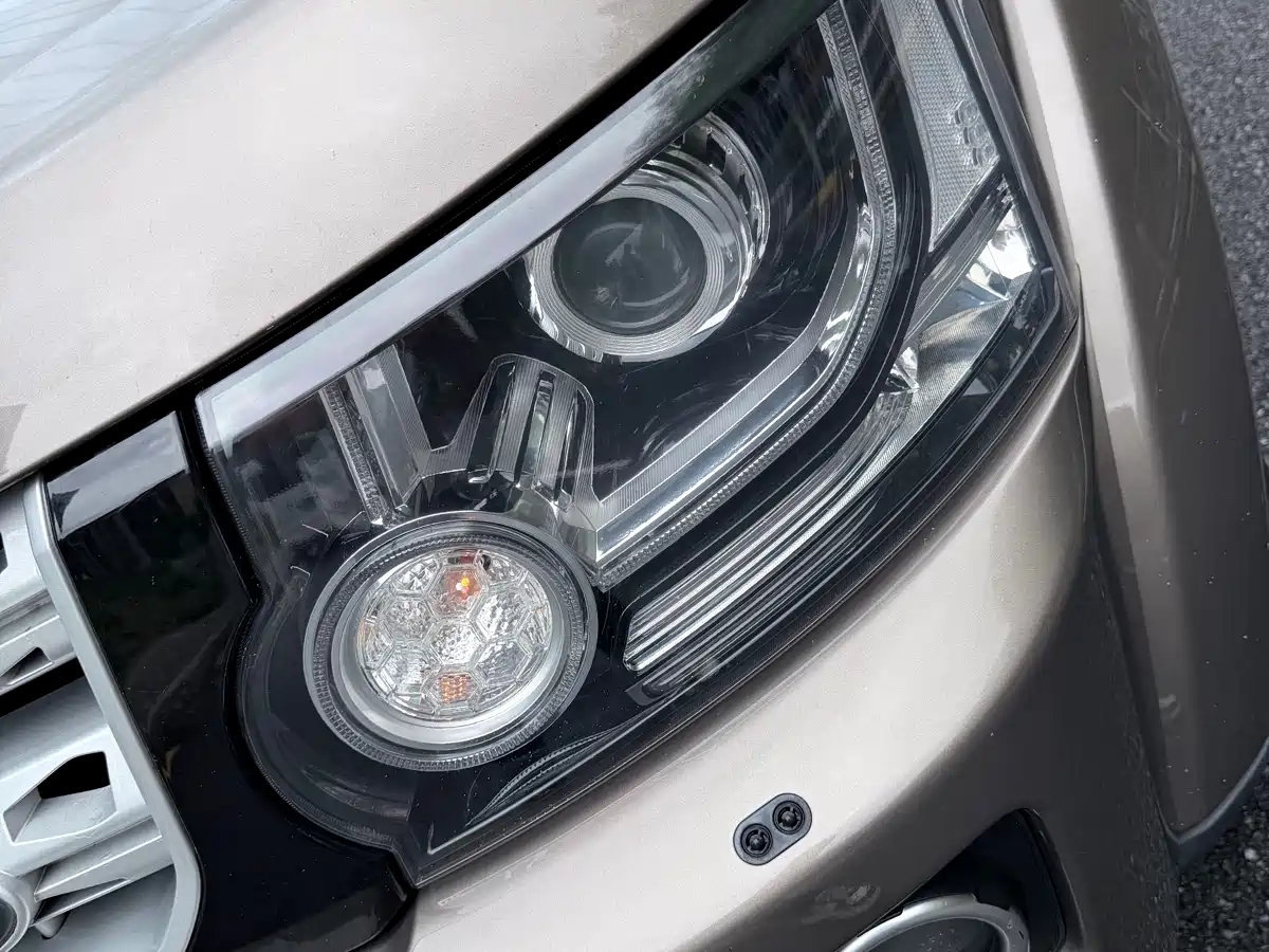 Land Rover Discovery 2015 3.0 SDV6 HSE Diesel фото 5
