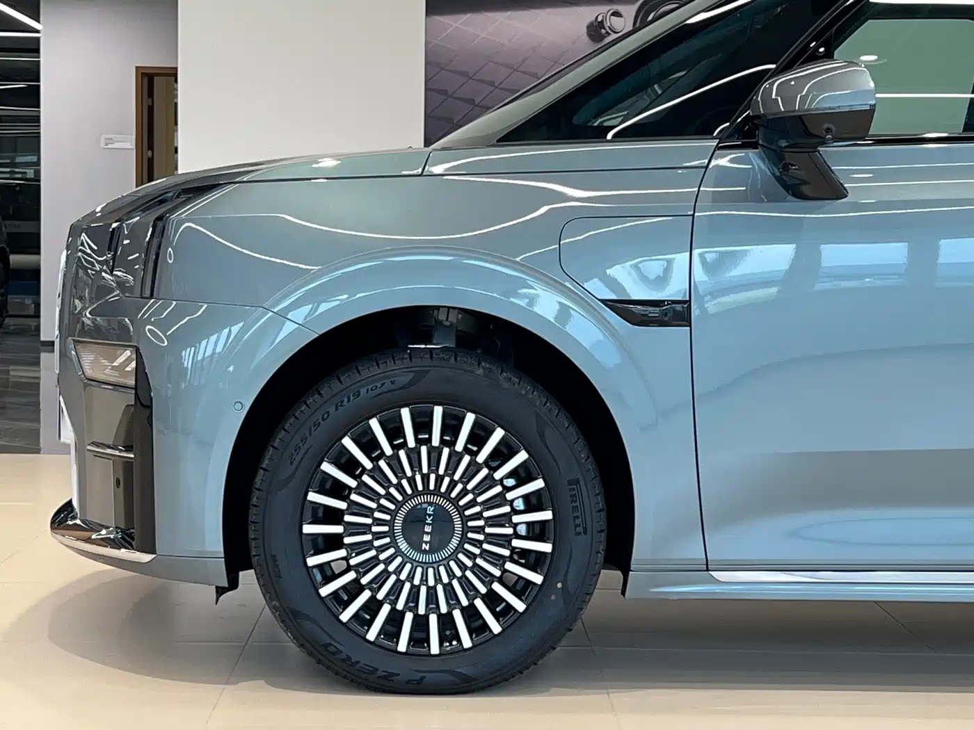 ZEEKR 009 2025 2024 6-seat Executive AWD 108kWh