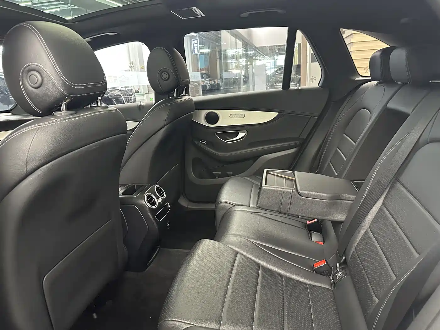 Mercedes-Benz GLC 2020 Facelift GLC 260 L 4MATIC Dynamic фото 6
