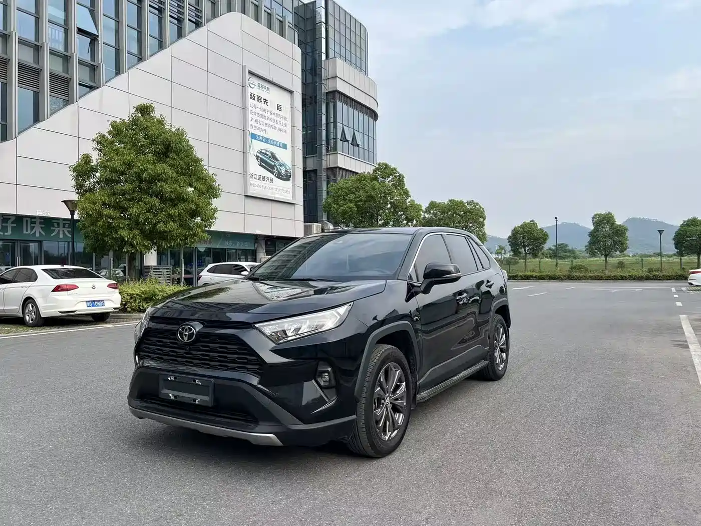 Toyota RAV4 Rongfang 2023 2.0L CVT 2WD Fashion Edition
