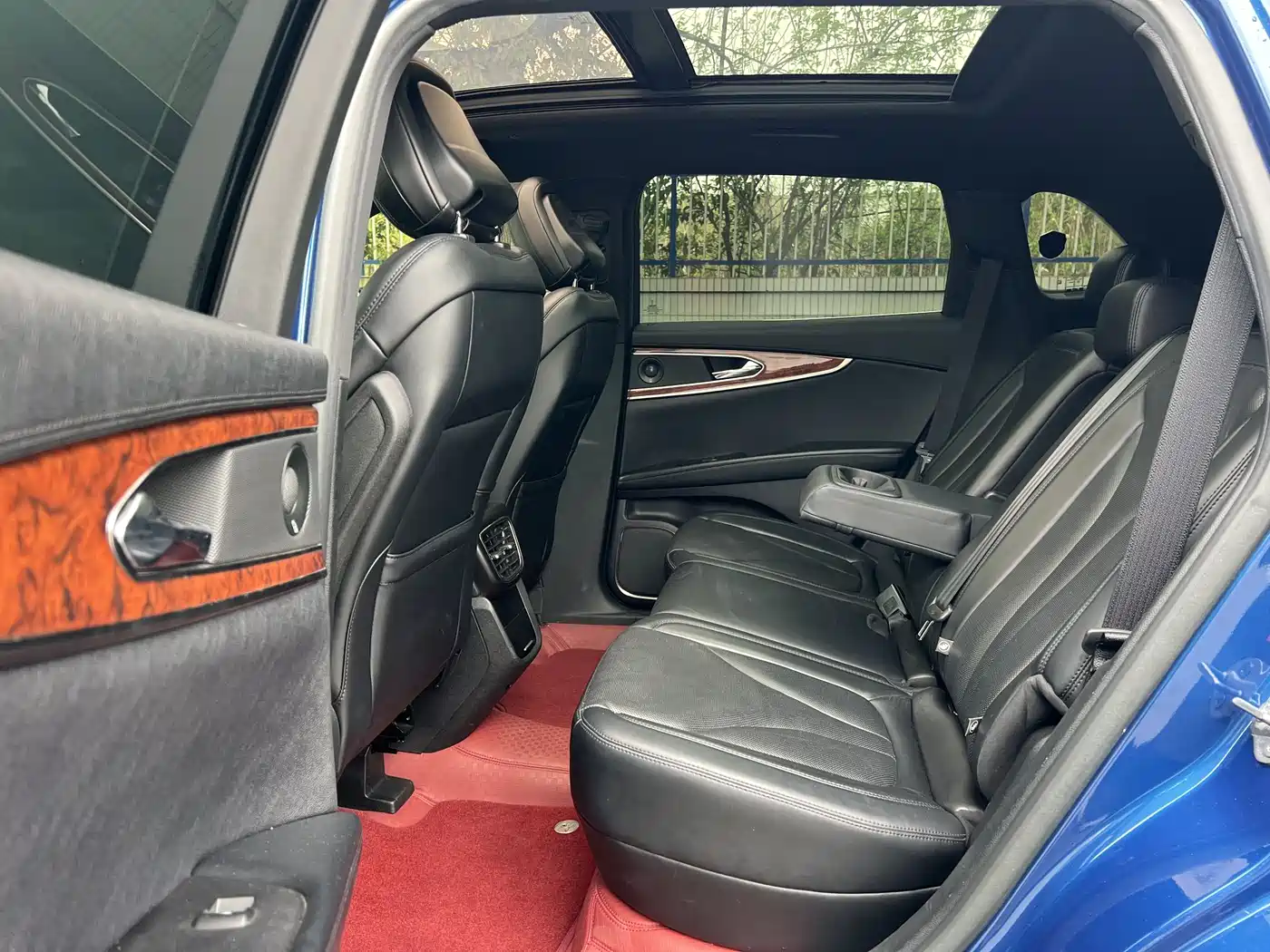 LINCOLN NAVIGATOR (IMPORT)