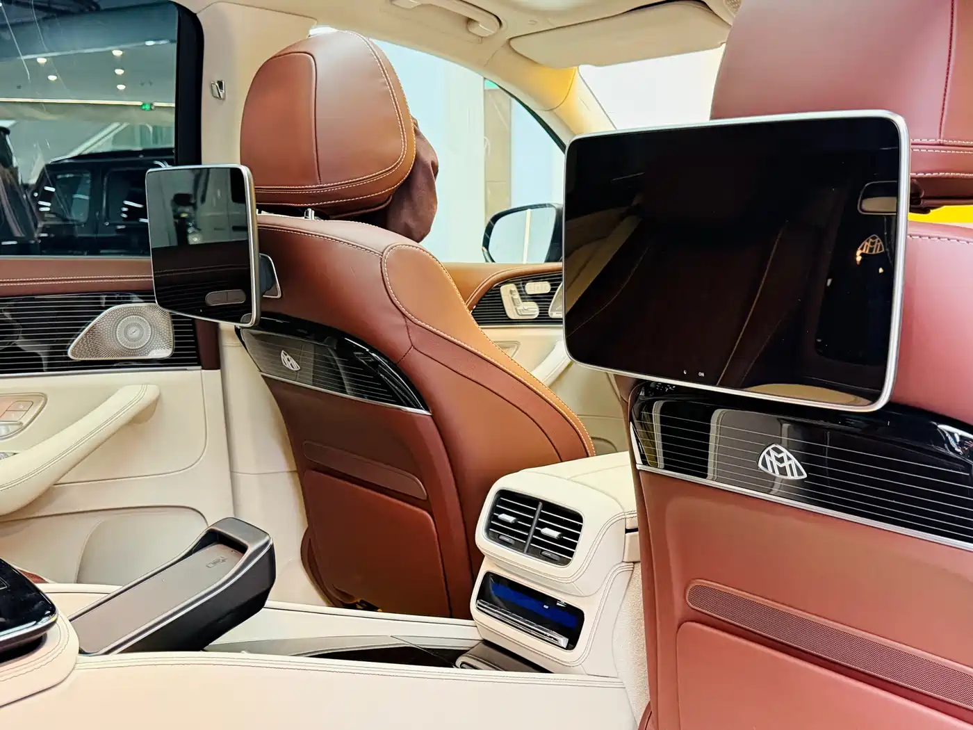 Mercedes-Benz Maybach GLS 2025 GLS 600 4MATIC Polar Night Edition фото 22