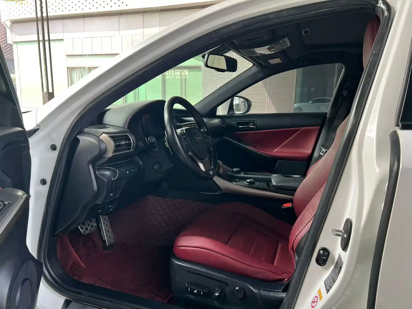 Lexus IS 2015 200t F SPORT фото 6