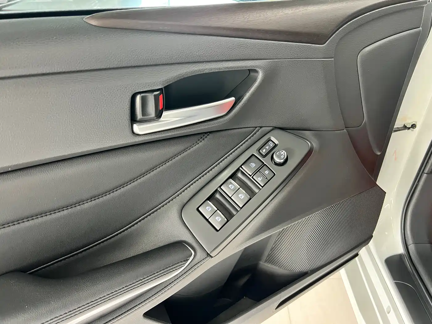 Toyota Avalon 2023 2.0L Luxury Edition фото 16