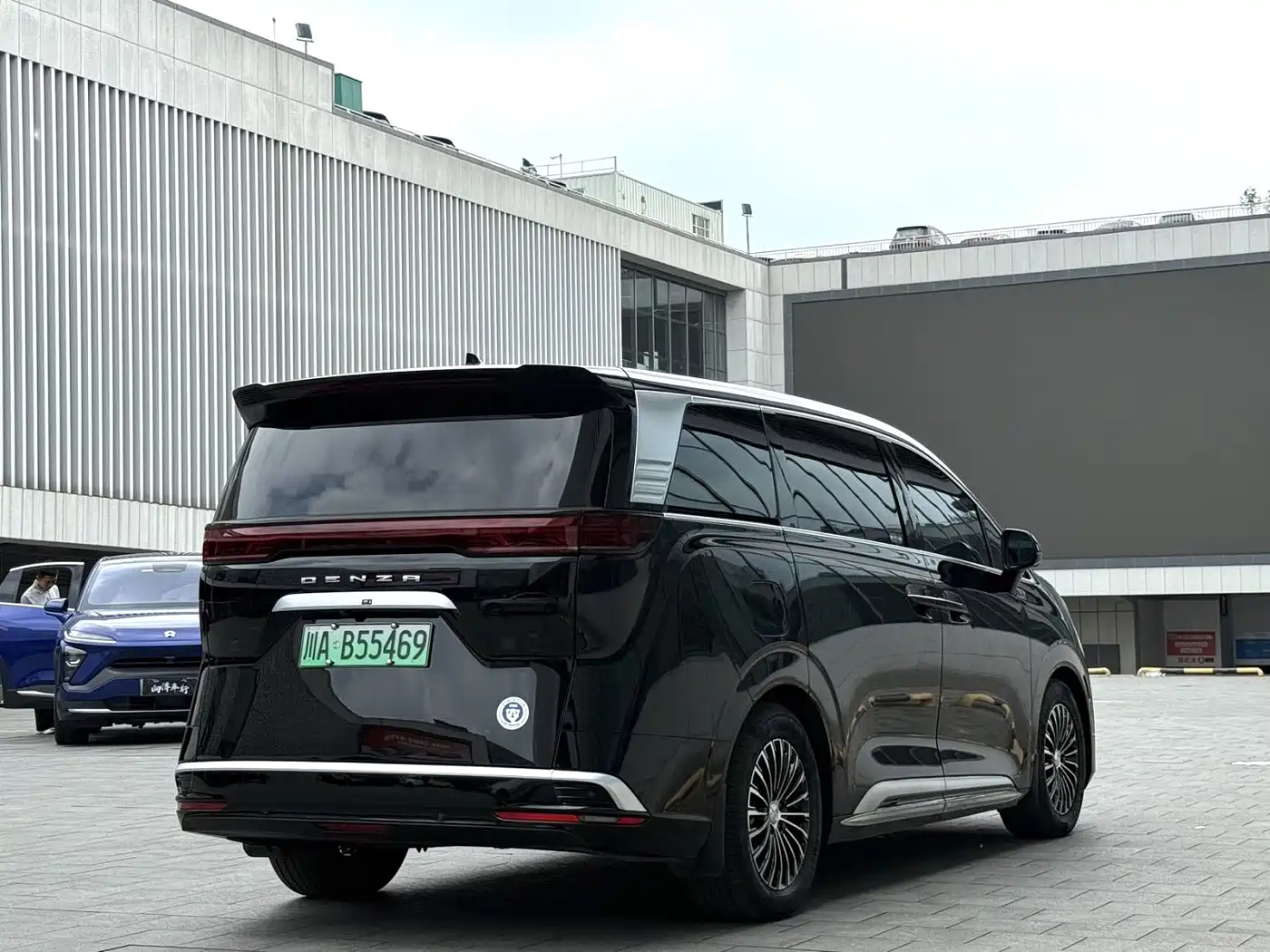 Denza D9 2024 EV 600 AWD Premium фото 7