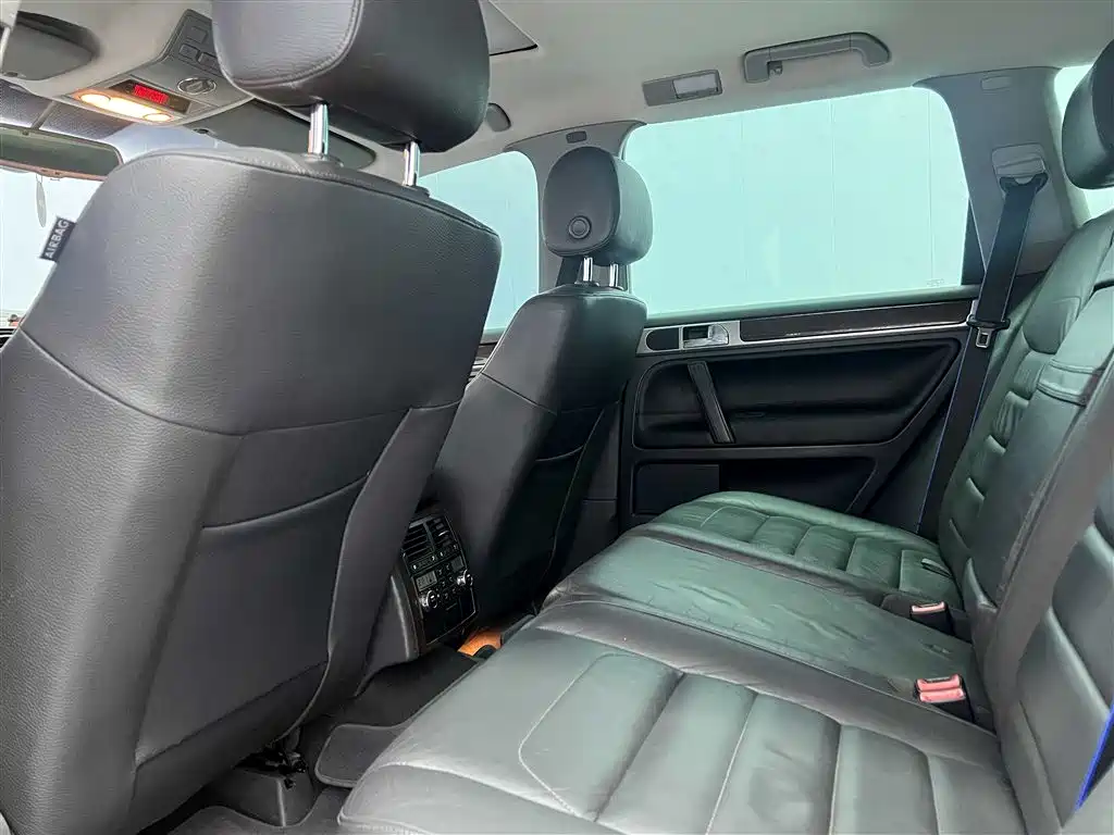 Volkswagen Touareg 2007 4.2L Premium фото 8