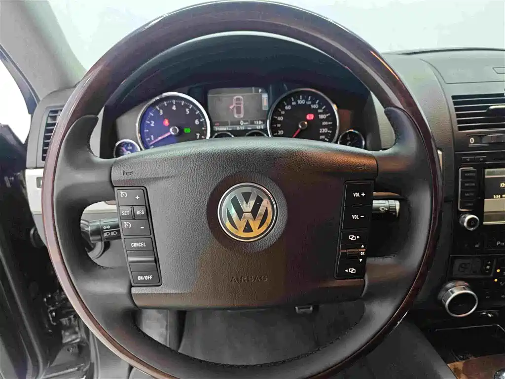 Volkswagen Touareg 2007 4.2L Premium фото 12