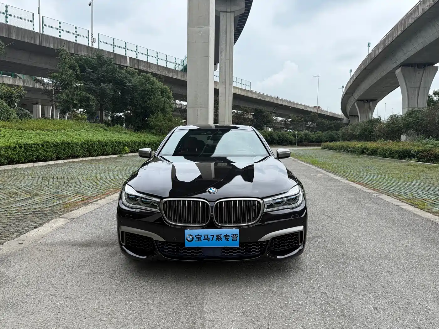 Photo 3 - BMW 7 Series
