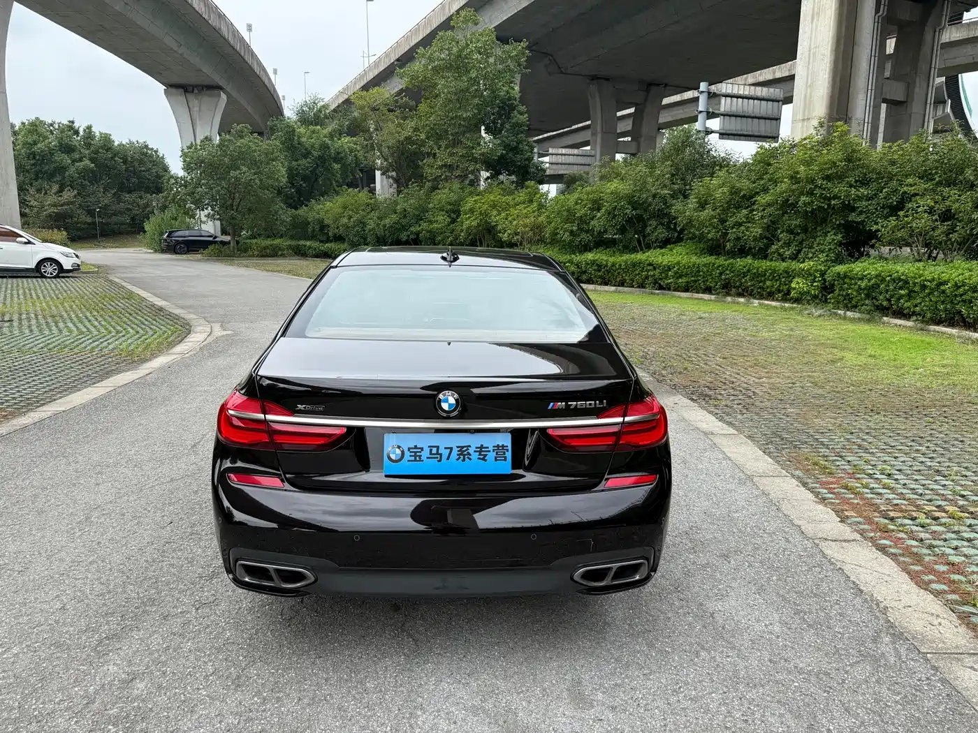 Photo 9 - BMW 7 Series