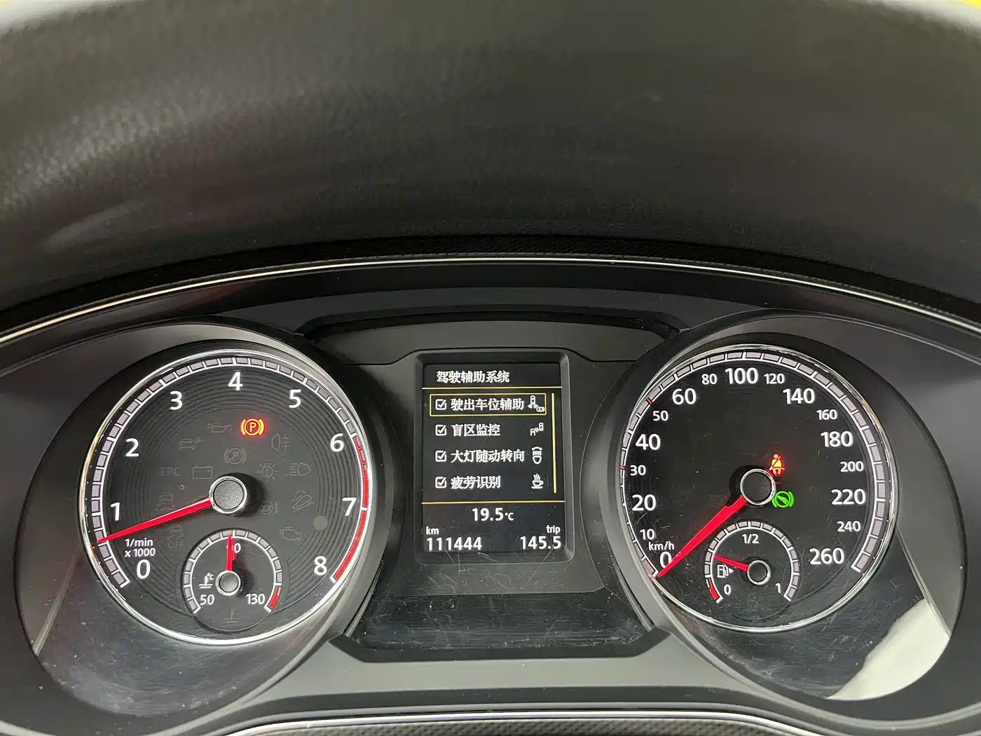 Volkswagen Passat 2017 330TSI DSG Luxury фото 14