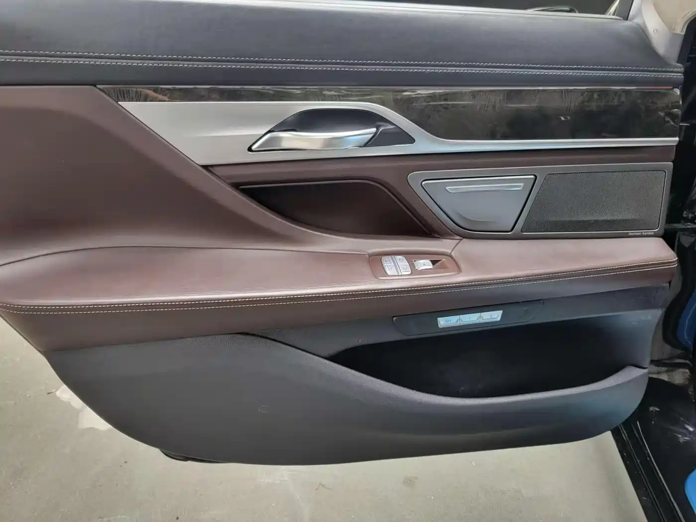 BMW 7 Series 2016 730Li Leading фото 8