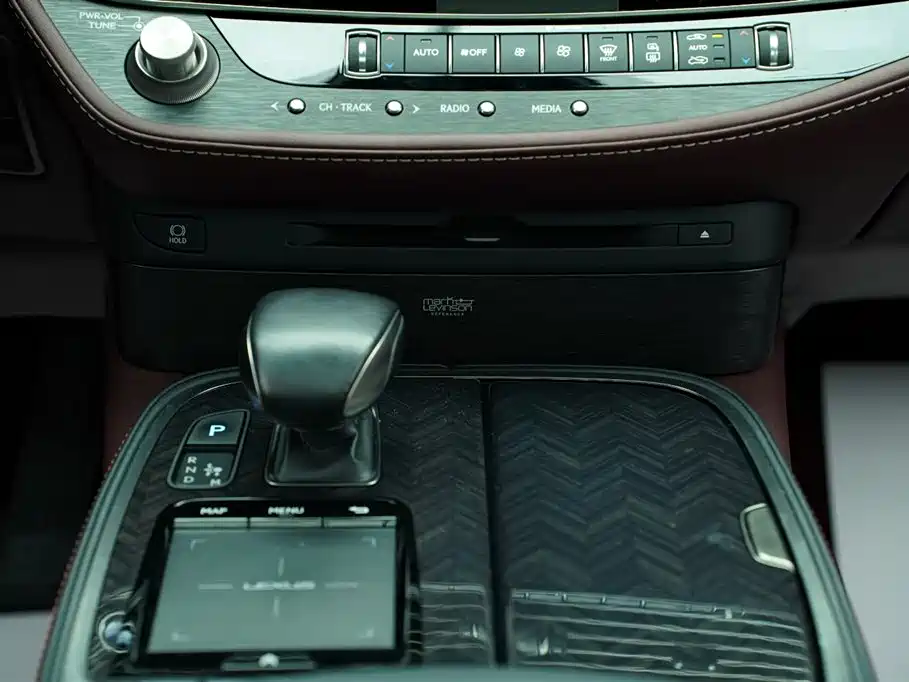 Lexus LS 2018 500h Executive Edition China V фото 19