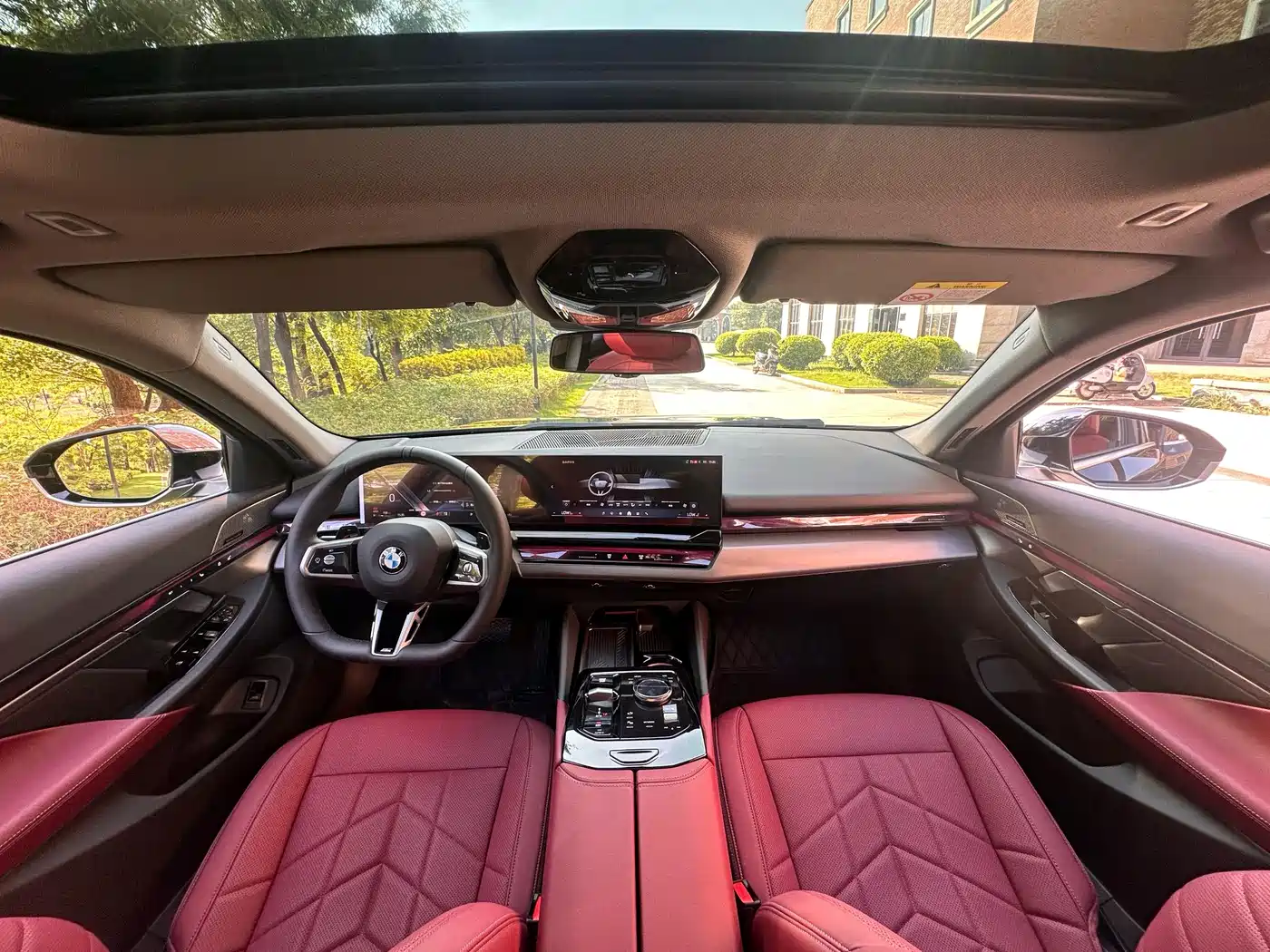 BMW 5 Series 2025 530Li xDrive M Sport Package фото 4