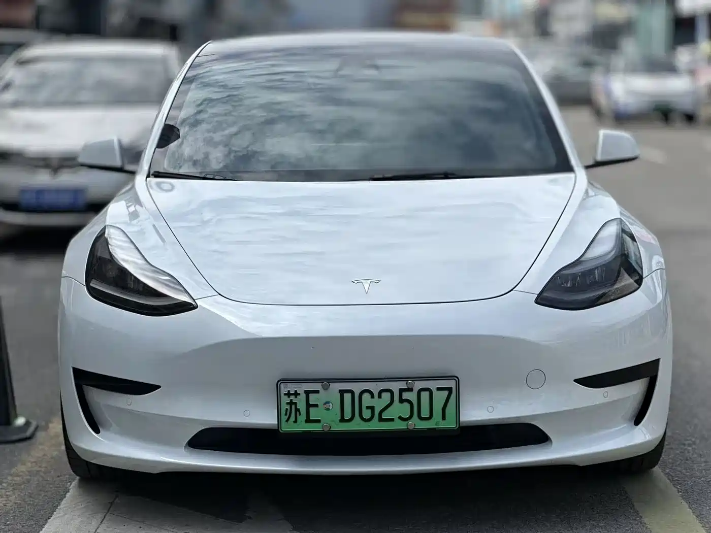 TESLA MODEL 3