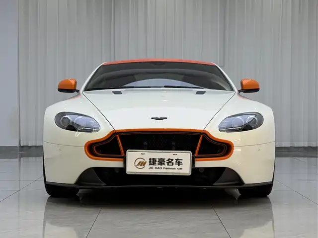 ASTON MARTIN V8 VANTAGE