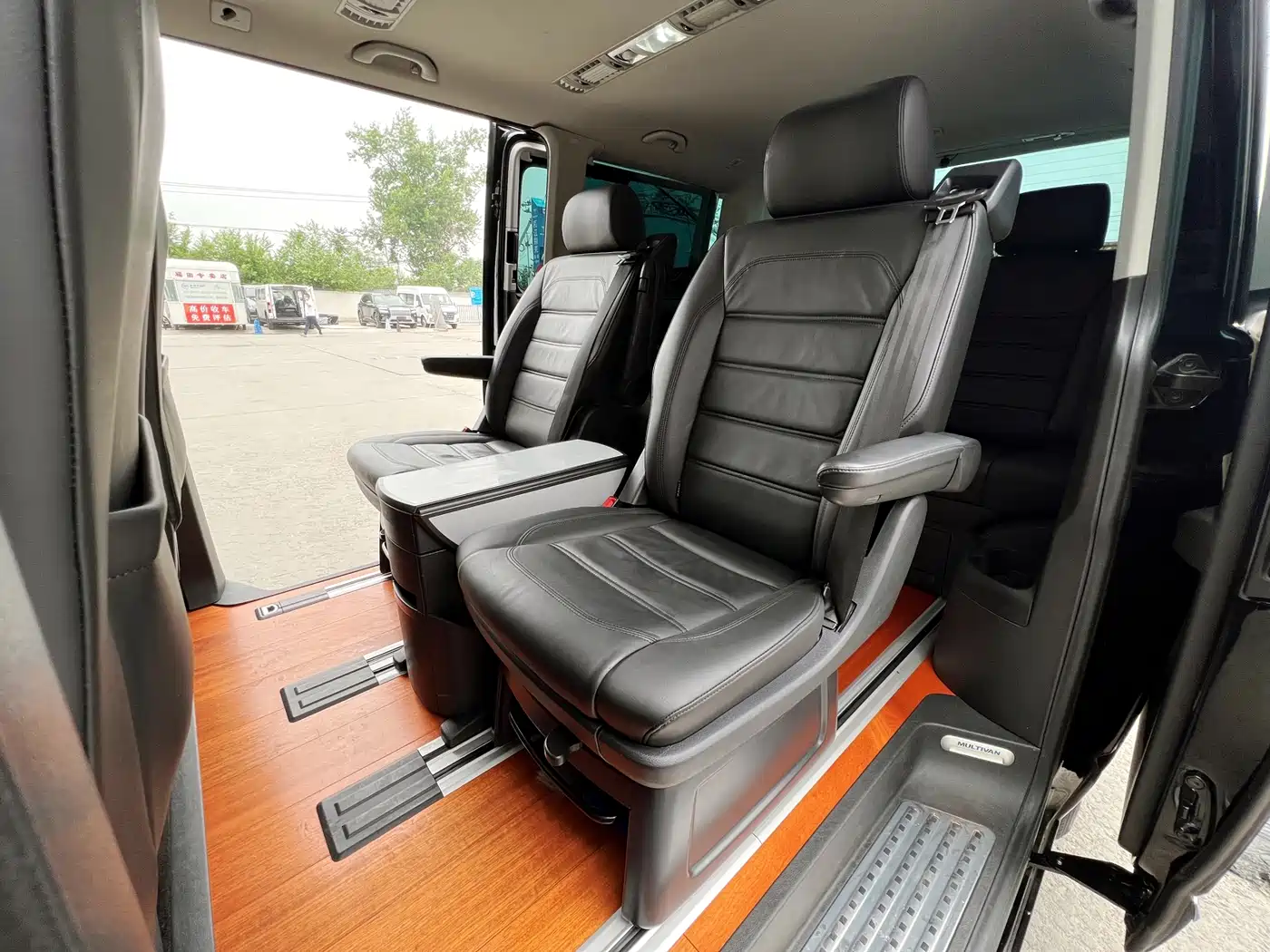 Volkswagen Multivan 2016 2.0TSI 4WD Prestige 7-Seater фото 11