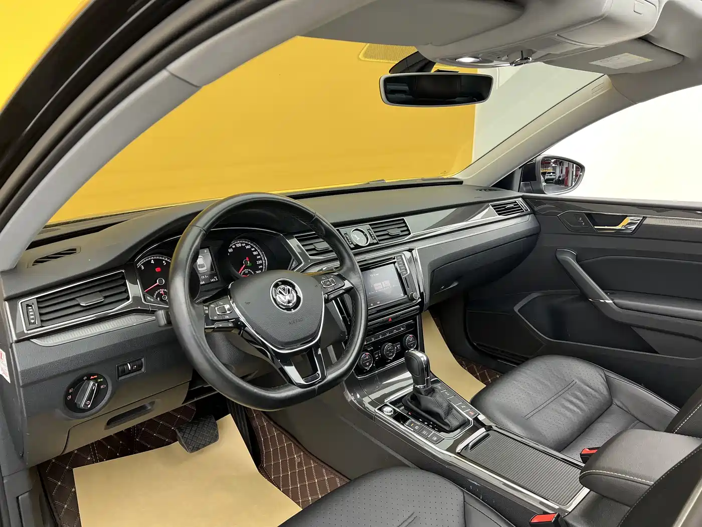 Volkswagen Passat 2017 330TSI DSG Luxury фото 3
