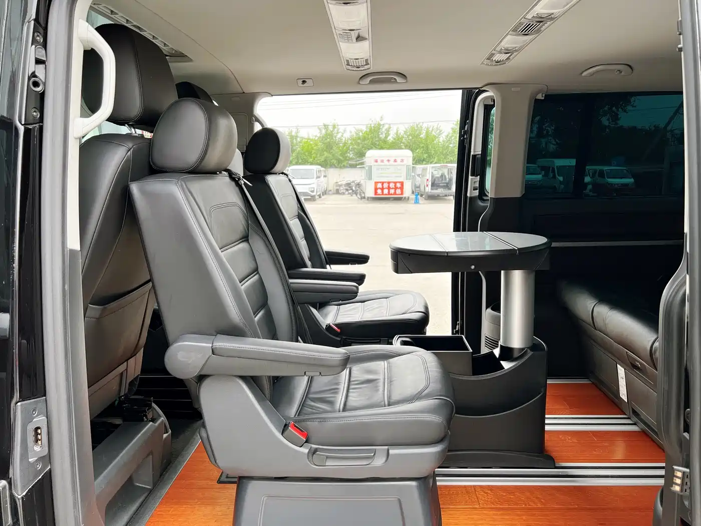 Volkswagen Multivan 2016 2.0TSI 4WD Prestige 7-Seater фото 18