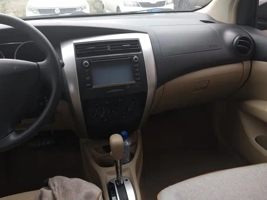 Nissan Livina 2015 2013 1.6XE CVT Comfort
