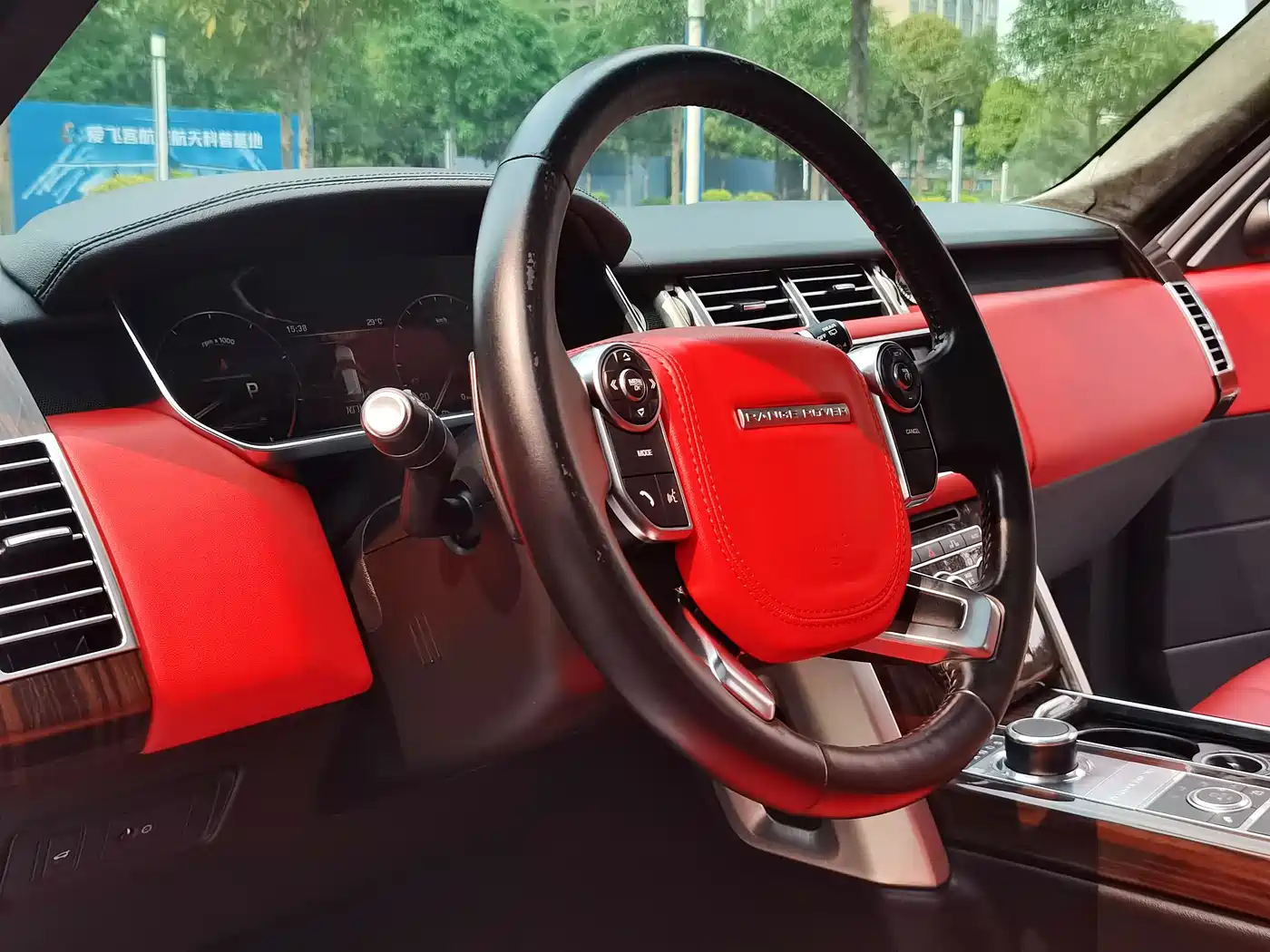 Land Rover Range Rover 2015 3.0 TDV6 Vogue фото 6
