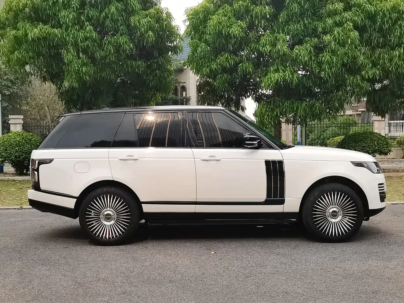 Land Rover Range Rover 2015 3.0 TDV6 Vogue фото 17