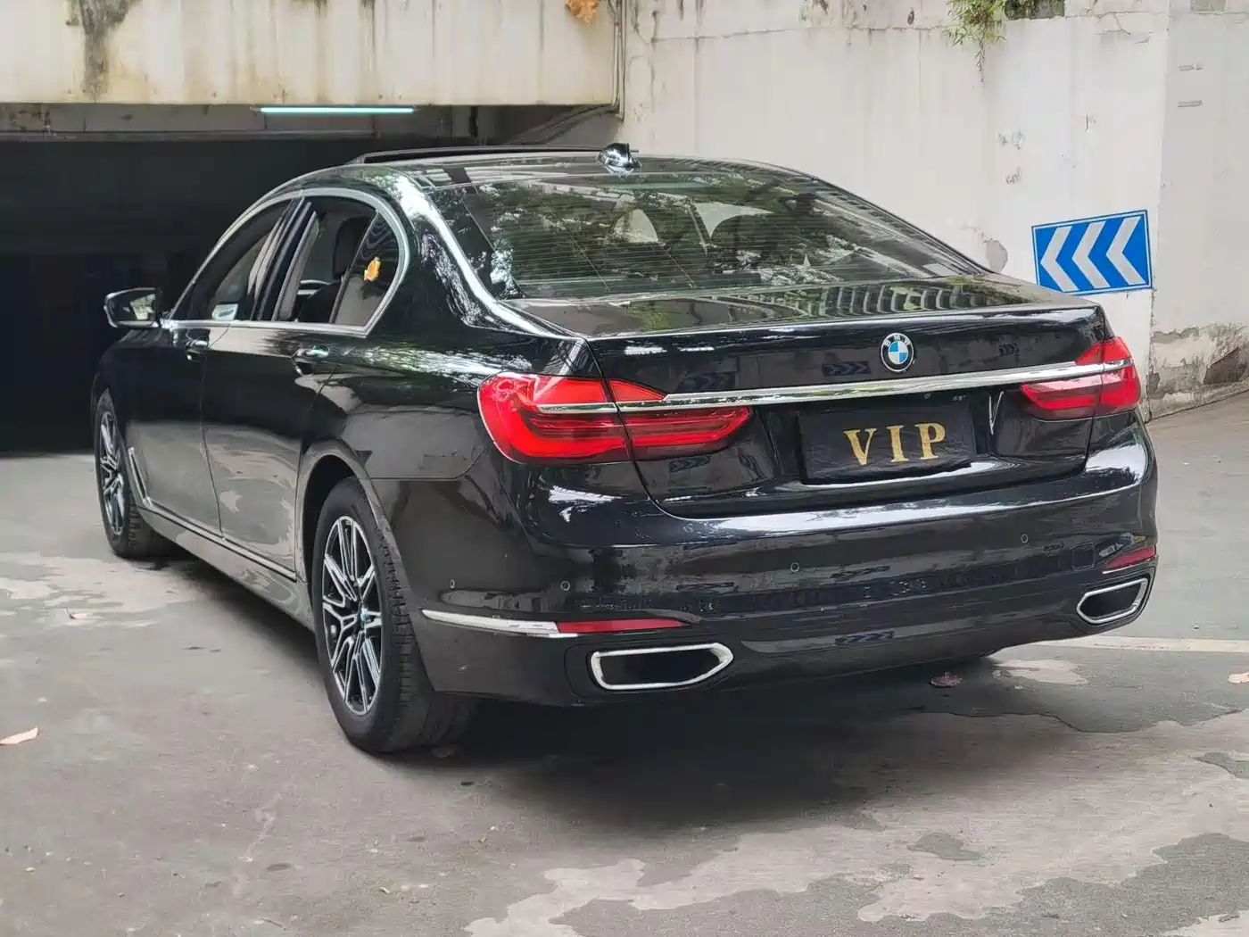 BMW 7 Series 2016 730Li Leading фото 25
