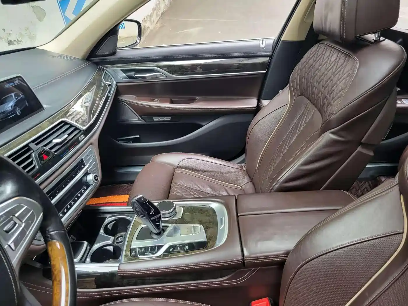 BMW 7 Series 2016 730Li Leading фото 7