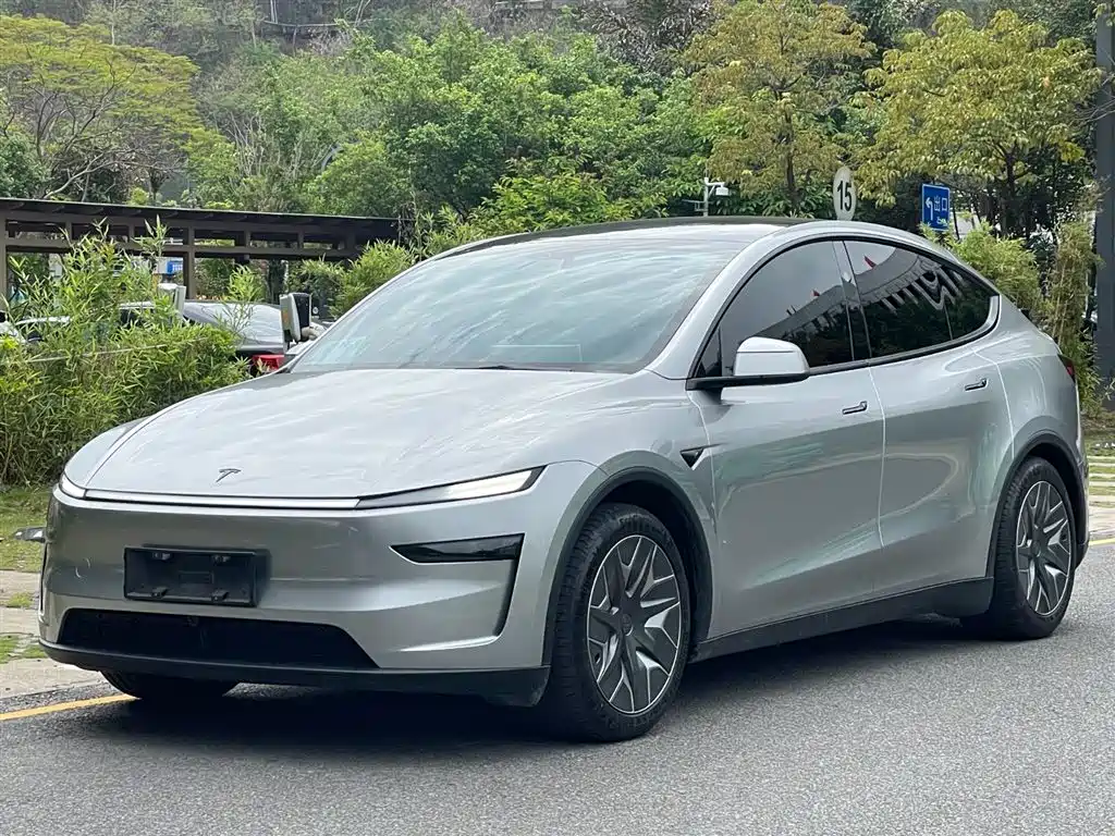 Tesla Model Y L 2025 Facelift Long Range AWD