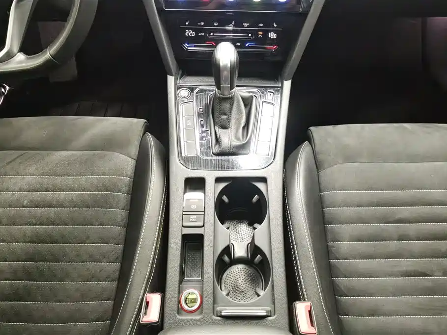 Volkswagen Magotan 2020 380TSI DSG Luxury фото 16