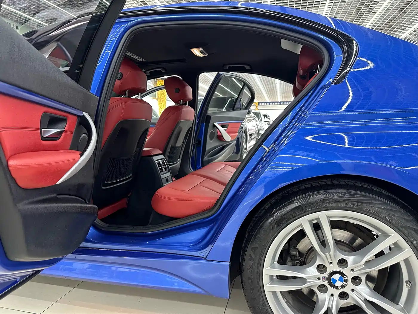BMW 3 Series 2019 320i M Sport Package фото 9