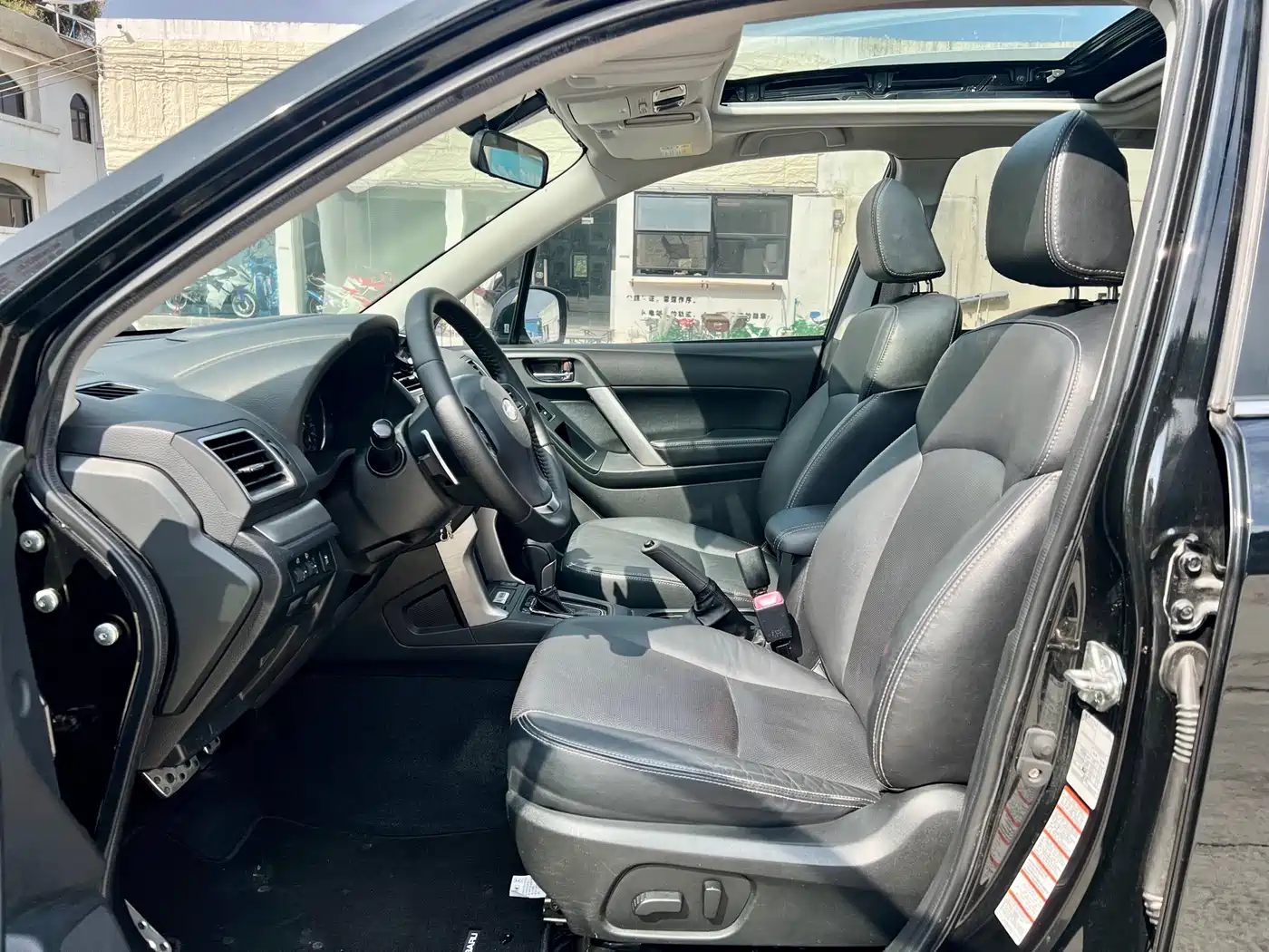 Subaru Forester 2015 2.0i Special Commemorative Edition фото 4