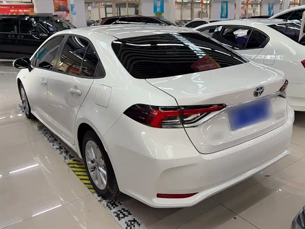 Toyota Corolla 2021 Hybrid 1.8L E-CVT Elite Edition фото 7