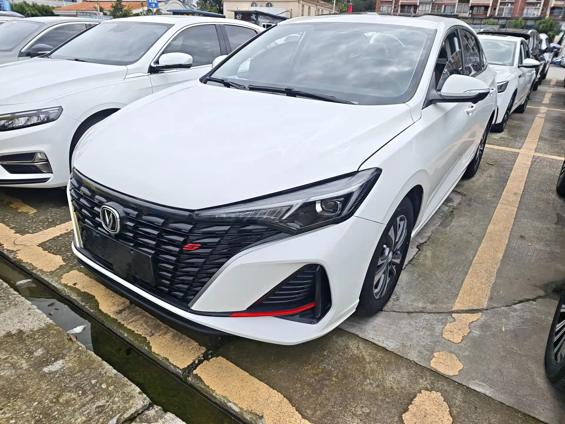 Фото 1 - Changan Eado