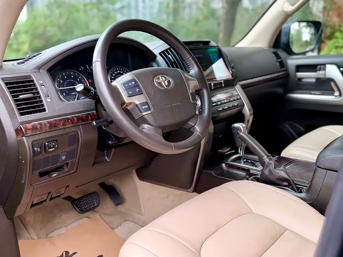 Toyota Land Cruiser 2010 Model 4.0L Automatic VX фото 8