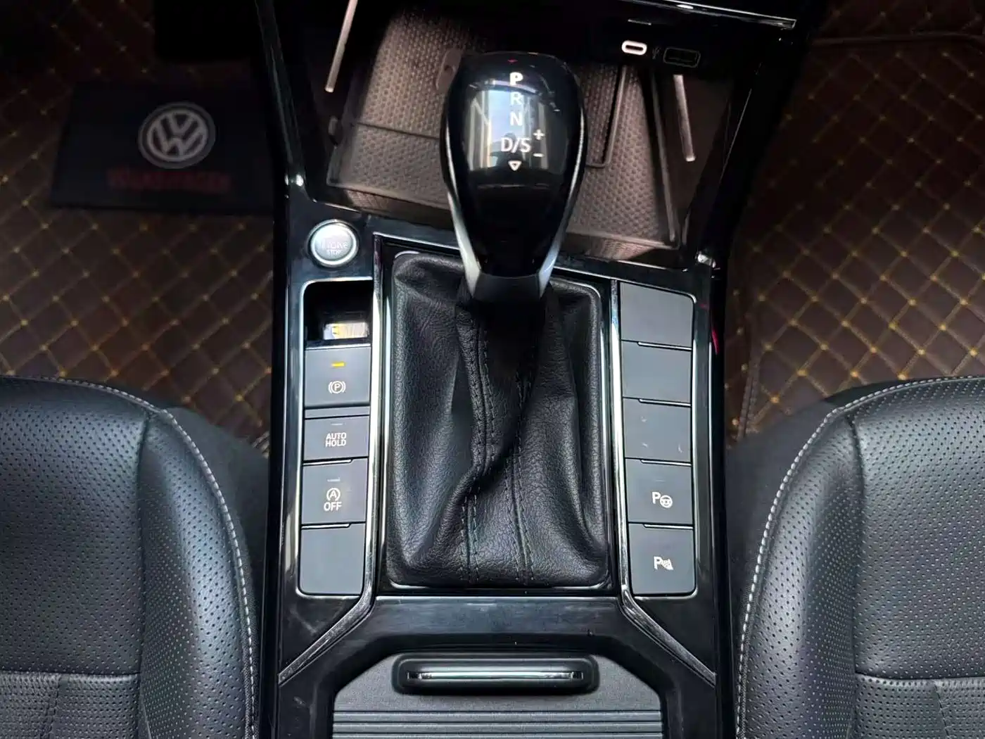Volkswagen Passat 2022 330TSI Starlight Luxury Edition фото 15