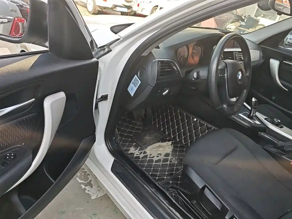 BMW 1 Series (Import) 2018 118i Leading фото 16