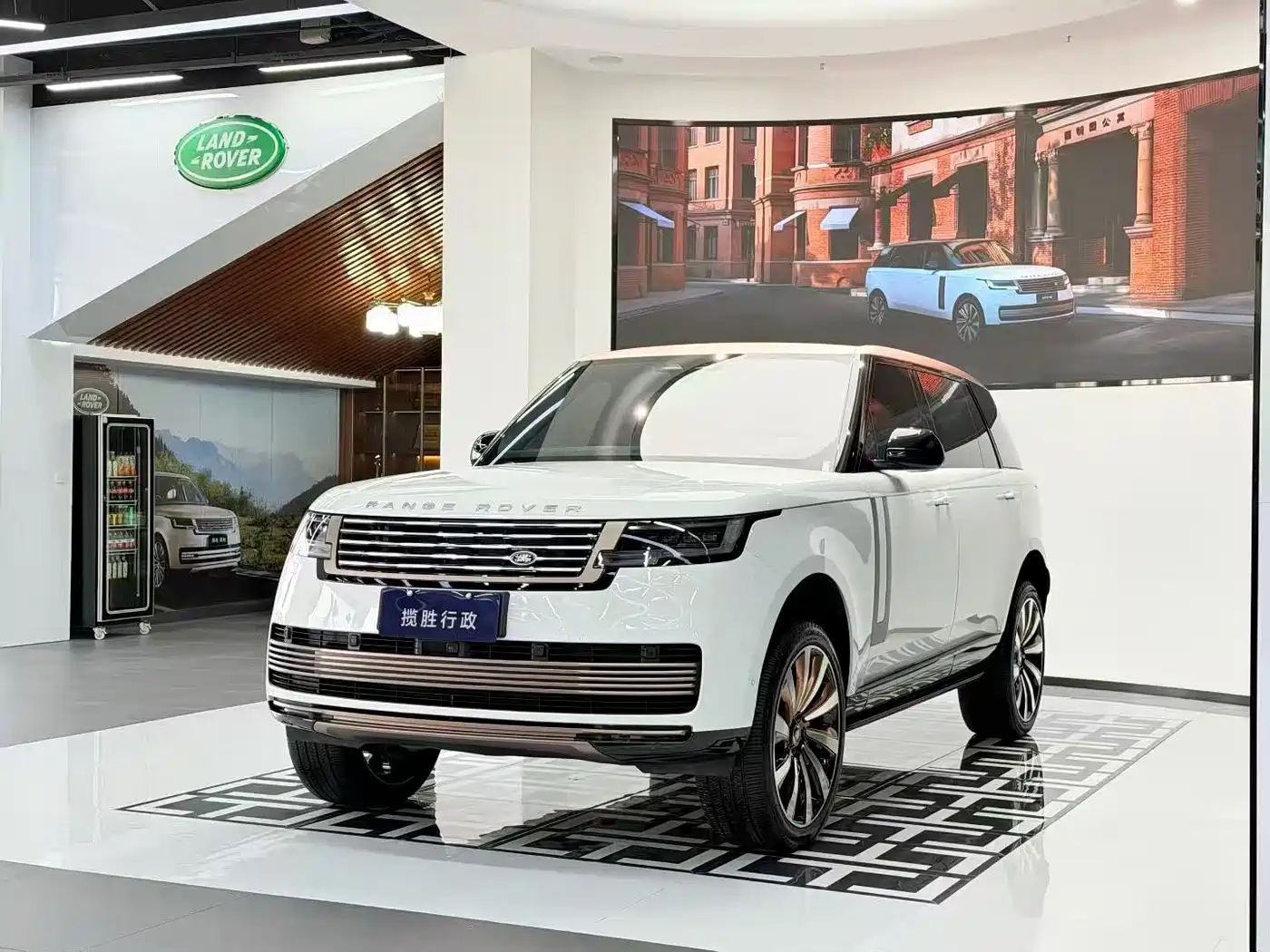 Land Rover Range Rover 2023 Facelift 3.0 L6 400PS Prosperity Extended Version