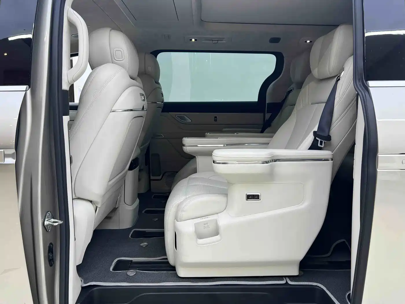 Geely Galaxy Galaxy V900 2026 2026 Model Year Base Version 7-Seater