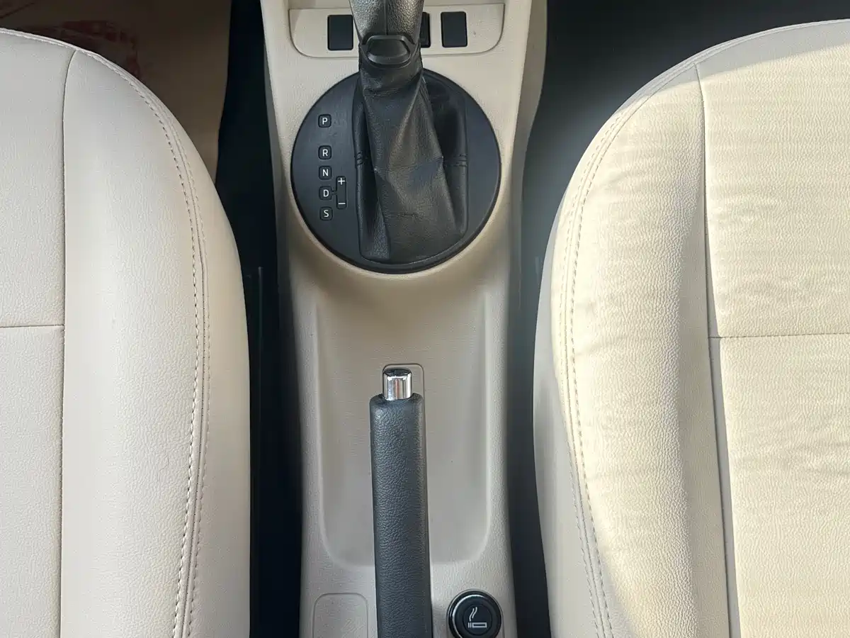 Škoda Fabia 2014 1.4L Automatic Crystal Edition фото 14
