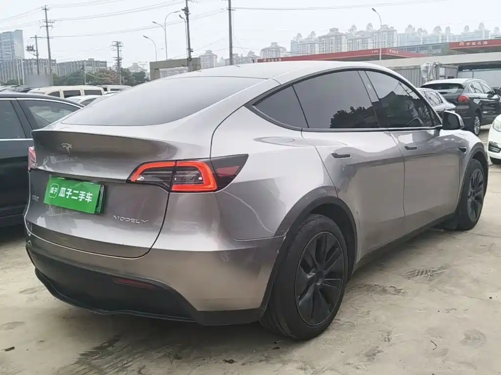 Photo 7 - Tesla Model Y