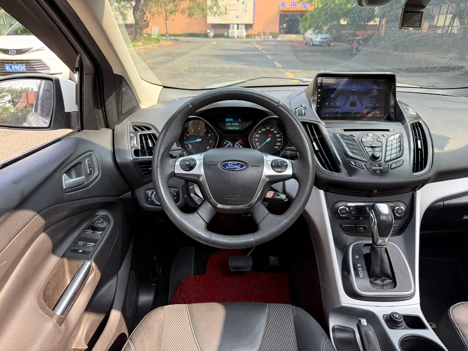 Фото 14 - Ford Kuga