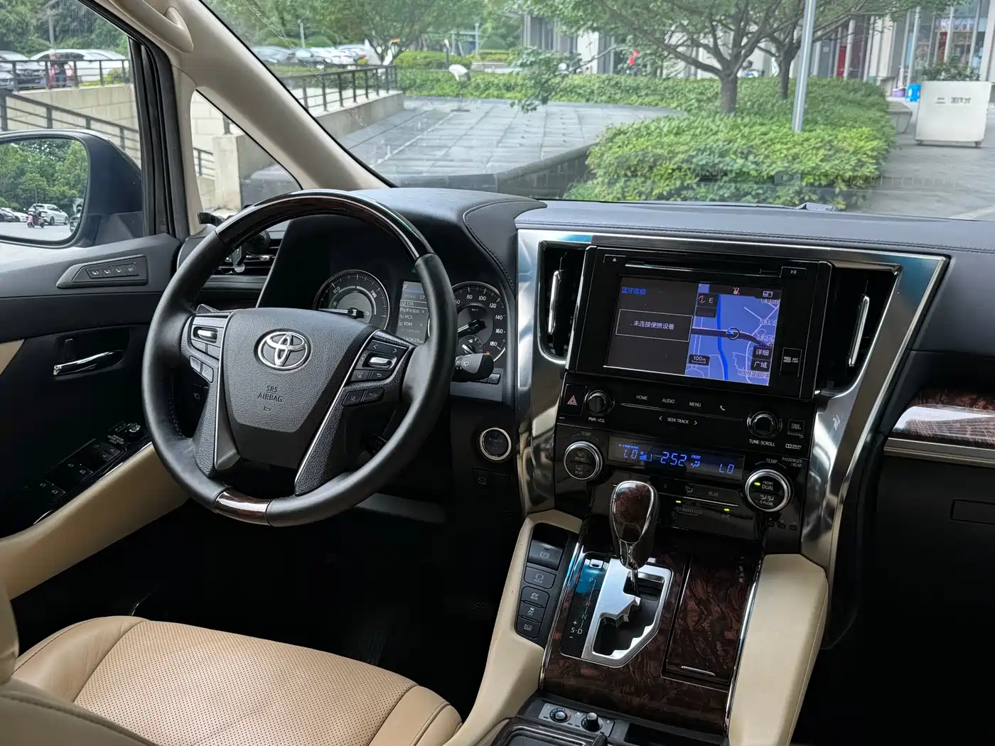 Toyota Alphard 2019 Hybrid 2.5L Luxury фото 21