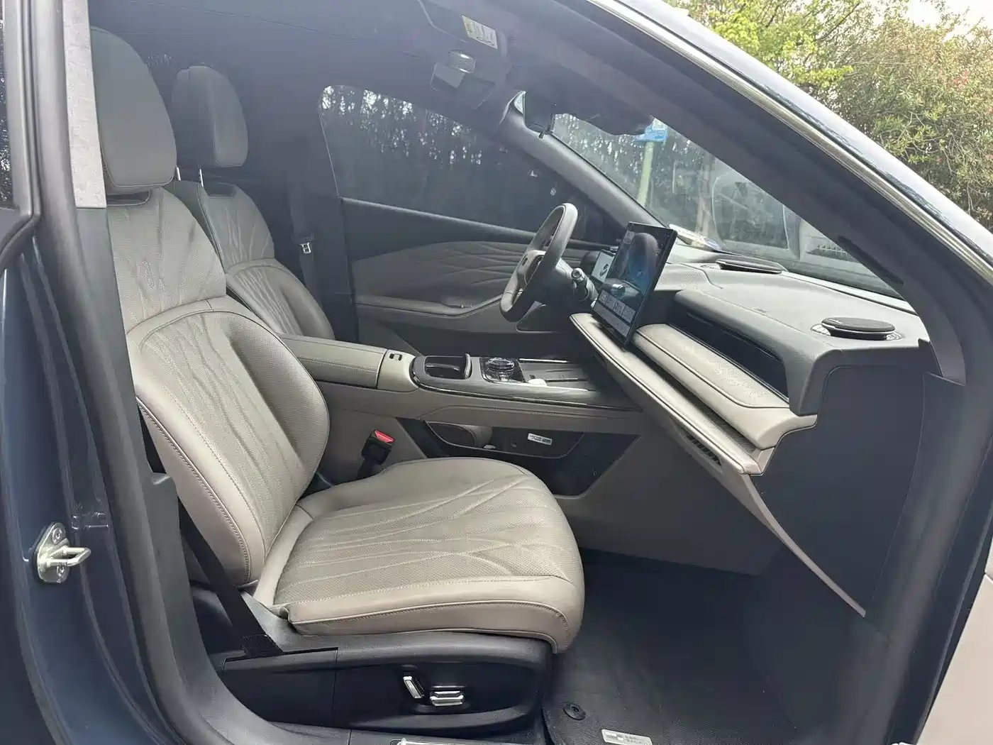 Geely Galaxy Galaxy Xingyao 8 2025 130km EM-i Premium Edition фото 5