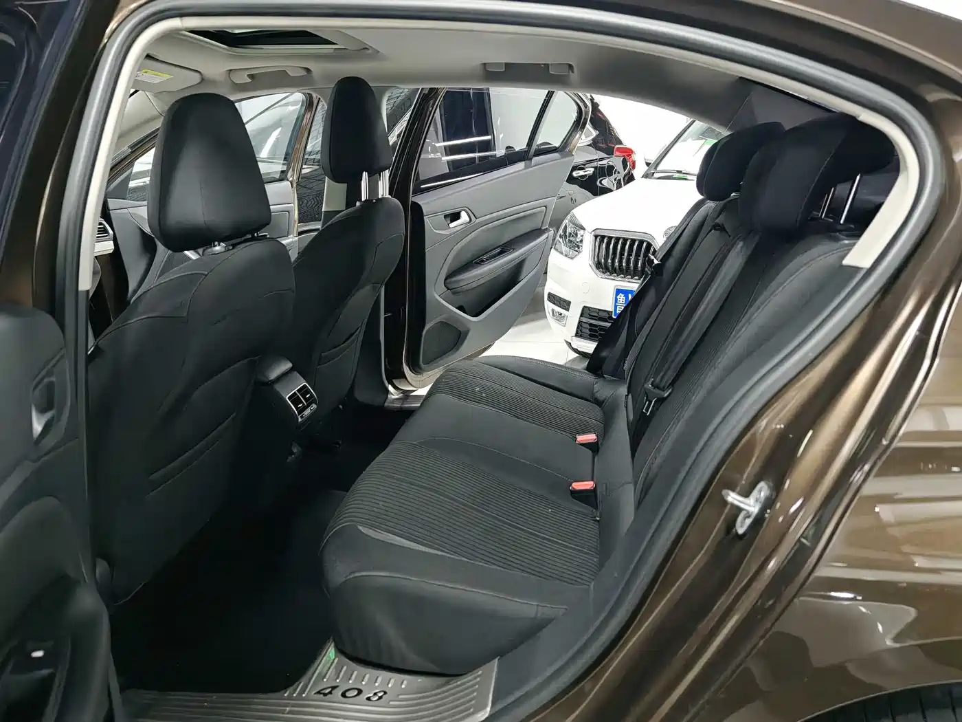 Peugeot 408 2014 1.8L Automatic Luxury Edition фото 6