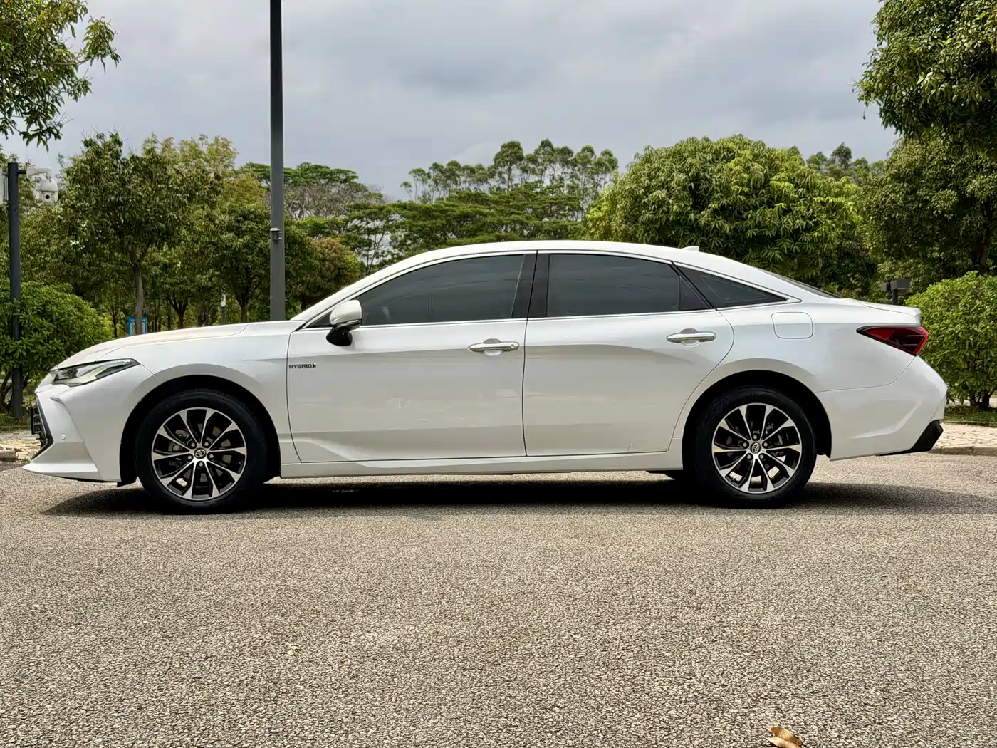 Toyota Avalon 2022 Hybrid 2.5L Luxury Edition фото 25