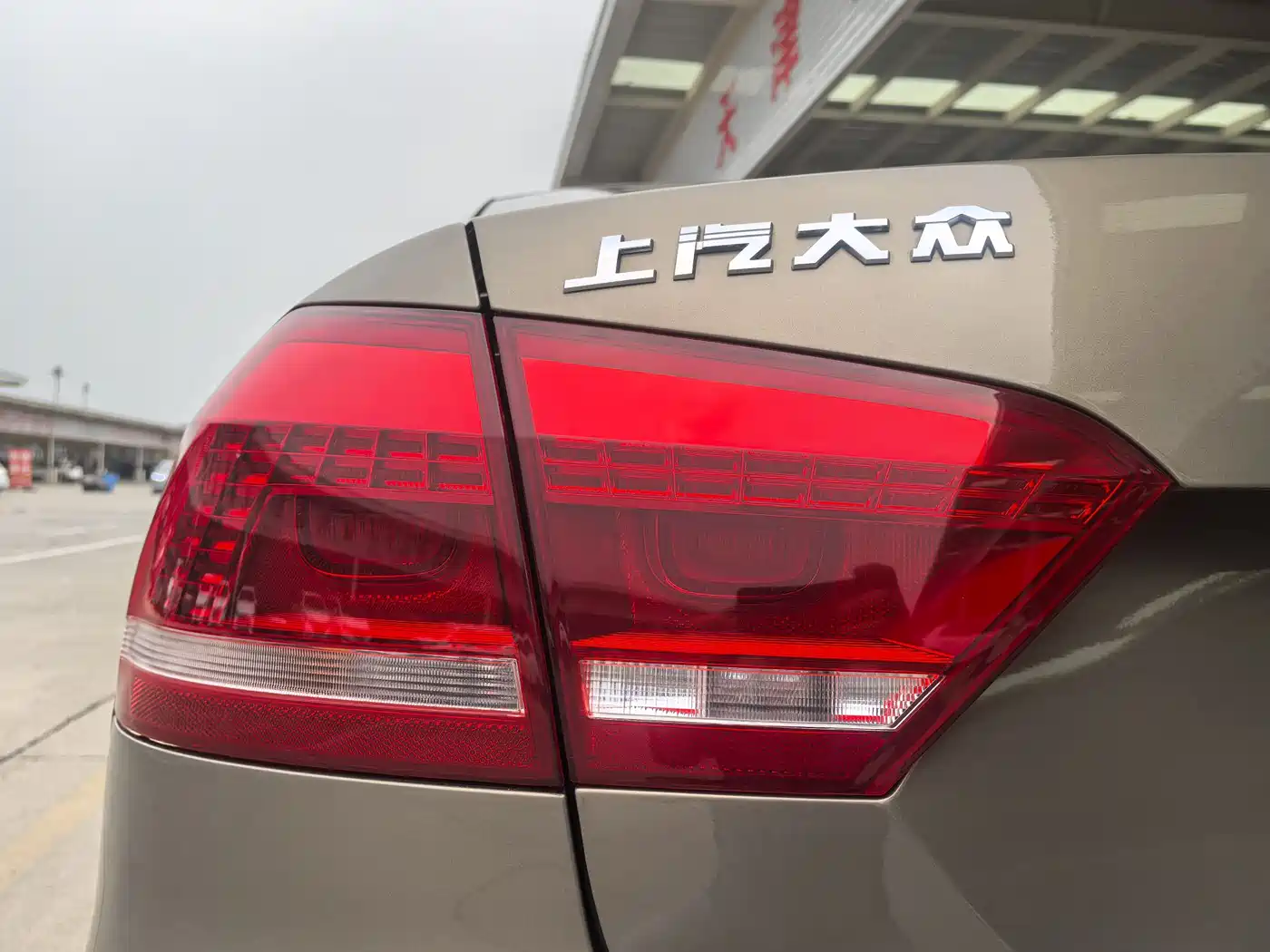 Volkswagen Passat 2014 2.0TSI DSG Executive Navigation Edition фото 11